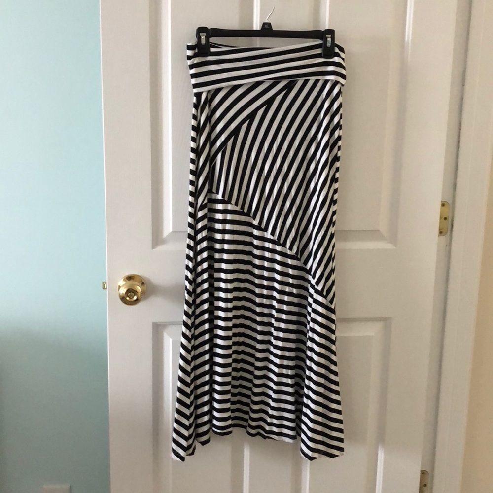 Fold down stripped maxi skirt